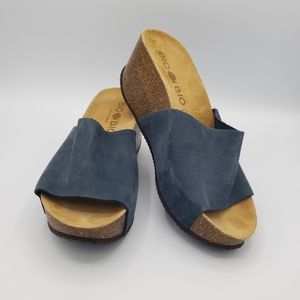 Bio Bio platform open toe leather slide sandals in steel blue suede ... size 6.5